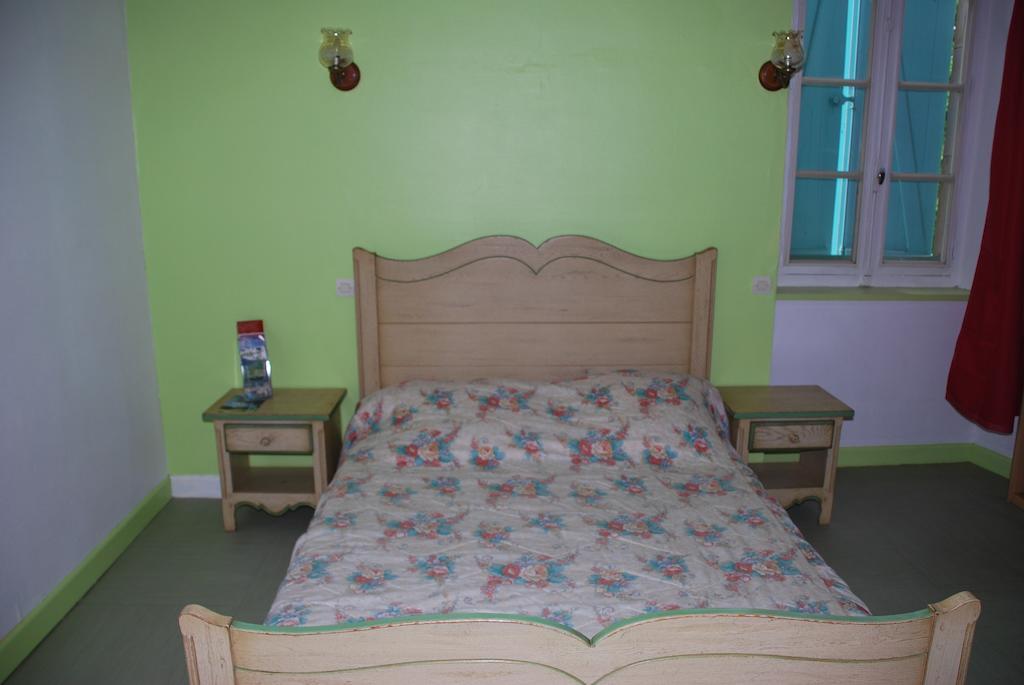 Chambres d'Hôtes Le Clos Ambels Ambialet Quarto foto